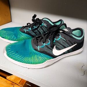 Women's nike athletic shoes